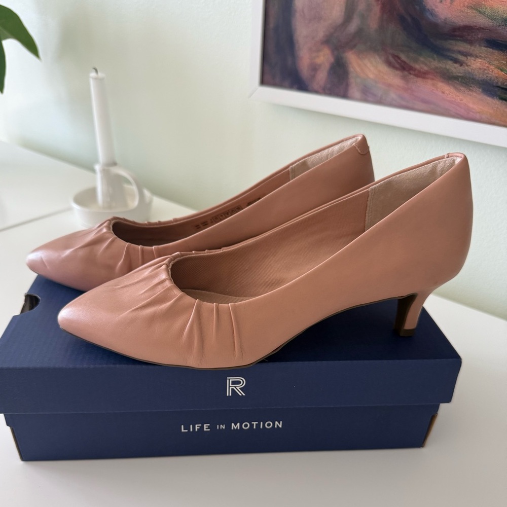 EUC Rockport Kalila Gather Pump. size 7.5M Color: Pink Rose